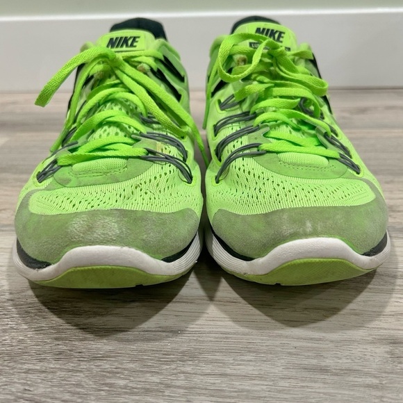 Athletic_Shoes